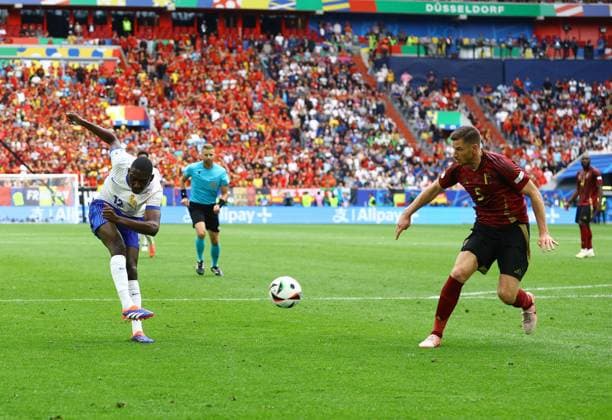 Randal Kolo Muani of France scores to make it 1-0 France v Belgium, UEFA European Championship, EM, Europameisterschaft 2024, Round of 16, Football, Dusseldorf Arena, Dusseldorf, Germany - 01 Jul 2024 EDITORIAL USE ONLY No use with unauthorised audio, video, data, fixture lists, club league logos or live services. Online in-match use limited to 120 images, no video emulation. No use in betting, games or single club league player publications. Copyright: xKieranxMcManus Shutterstockx 14566634bu