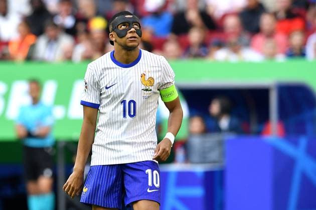 Soccer UEFA EURO 2024 Round of 16 France Belgium on 01 07 2024 at the Düsseldorf Arena in Düsseldorf Kylian Mbappe France with mask after nasal fracture xRx