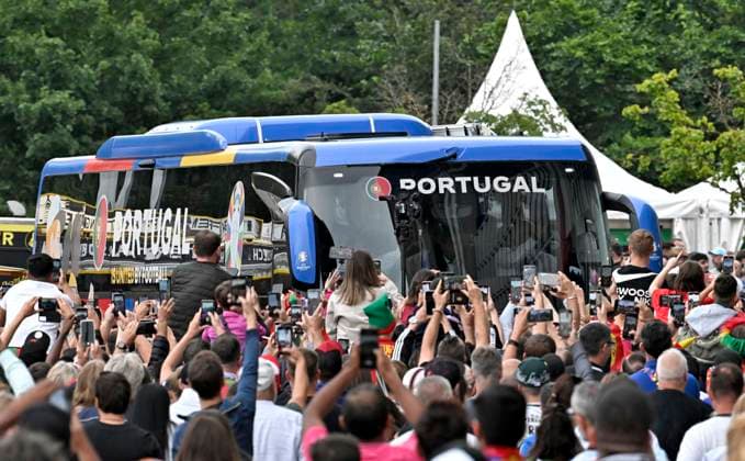 01 07 2024, Football UEFA EURO 2024, Round of 16, Portugal Slovenia, in the Frankfurt Arena Frankfurt am Main, The Portugal bus is surrounded by fans