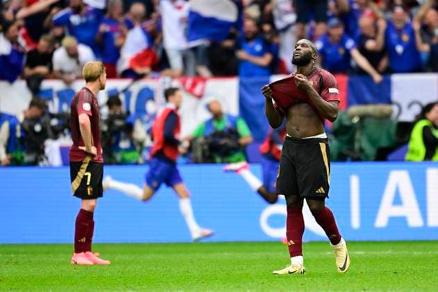 France v Belgium Round of 16 - UEFA EURO, EM, Europameisterschaft,Fussball 2024 DUSSELDORF, GERMANY - JULY 01 : Lukaku Romelu forward of Belgium and De Bruyne Kevin forward of Belgium look dejected during the UEFA EURO 2024 European Football Championship tournament round of 16 match between France and Belgium at Dusseldorf Arena on July 1, 2024 in Dusseldorf, Germany, 01 07 2024 Dusseldorf Germany  Copyright: xPeterxDexVoechtx