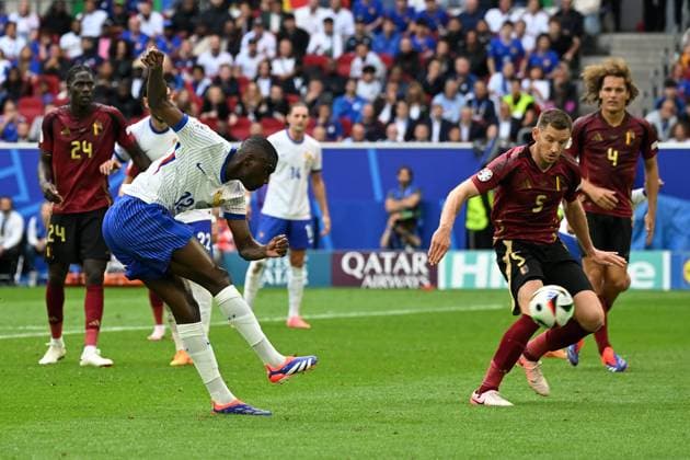 Duesseldorf, Duesseldorf Arena, 01 07 24, GER, Men, UEFA EURO 2024, Round of 16 France Belgium Own goal Jan VETONGHEN Belgium for 1 0 after shot by Randal KOLO MUANI France Only for editorial use UEFA regulations prohibit any use of photographs as image sequences and or quasi video Nordrhein Westfalen Germany