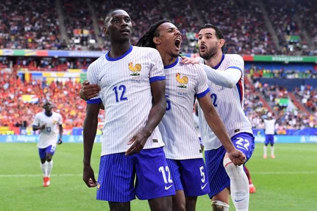Soccer UEFA EURO 2024 Round of 16 France Belgium on 01 07 2024 at Düsseldorf Arena in Düsseldorf Goal celebration Goal for 1 0 by Randal Kolo Muani France Own goal Jan Vertonghen Belgium V l n r Randal Kolo Muani France , Jules Kounde France , Theo Hernandez France xRx