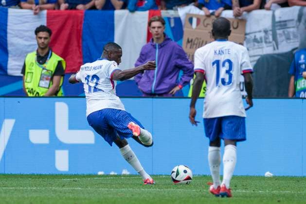 UEFA EURO 2024 France Belgium 01 07 2024 Randal Kolo Muani France, 12 scores the goal UEFA EURO 2024 Round of 16 France Belgium Düsseldorf Arena, Düsseldorf on 01 07 2024 Copyright: xBEAUTIFULxSPORTS Meuselx