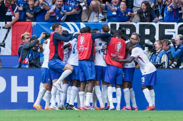 UEFA EURO 2024 France Belgium 01 07 2024 Celebration after the 1-0 goal by Randal Kolo Muani France, 12 UEFA EURO 2024 Round of 16 France Belgium Düsseldorf Arena, Düsseldorf on 01 07 2024 Copyright: xBEAUTIFULxSPORTS Meuselx