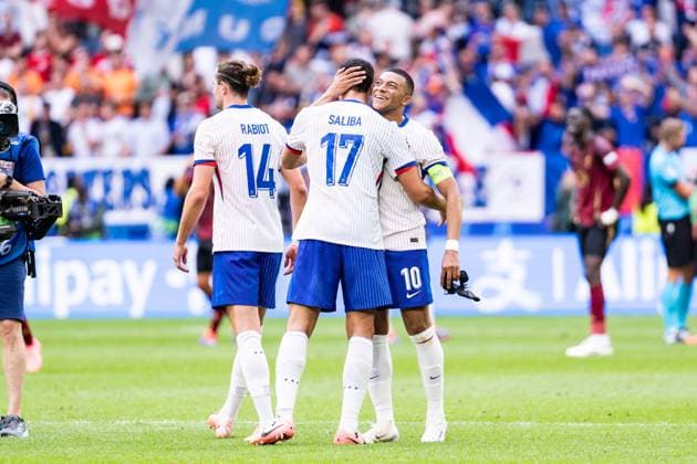 GER, Euro 2024, Round of sixteen, France FRA vs Belgium BEL 01 07 2024, MERKUR SPIEL ARENA Düsseldorf , Düsseldorf, GER, Euro 2024, Round of sixteen, France FRA vs Belgium BEL In the picture William Saliba France France FRA, 17 and Kylian Mbappà Mbappe France France FRA, 10 hug each other, are happy, laugh, celebrate the victory, gestures, facial expressions, emotions nordphotoxGmbHxx xChristianxSchulze nph000300