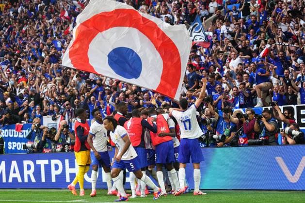 GER: France v Belgium. UEFA EURO, EM, Europameisterschaft,Fussball 2024 Randal Kolo Muani of France celebrates with his teammates after scoring the 1-0 during the UEFA Euro 2024 match between France and Belgium, Round of 16, played at Dusseldorf Arena on July 1, 2024 in Düsseldorf, Germany. kpng Copyright: xSergioxRuizx xPRESSINPHOTOx PS_240701_FRA_BEL_917
