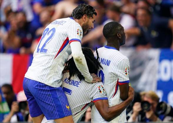 GER: France v Belgium. UEFA EURO, EM, Europameisterschaft,Fussball 2024 Randal Kolo Muani of France celebrates with his teammates after scoring the 1-0 during the UEFA Euro 2024 match between France and Belgium, Round of 16, played at Dusseldorf Arena on July 1, 2024 in Düsseldorf, Germany. kpng Copyright: xSergioxRuizx xPRESSINPHOTOx PS_240701_FRA_BEL_913