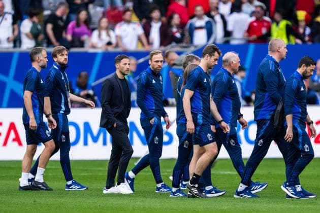 240701 Head coach Domenico Tedesco of Belgium looks dejected after the UEFA Euro 2024 Football Championship round of 16 match between France and Belgium on July 1, 2024 in Dusseldorf Photo Mathias Bergeld BILDBYRAN kod MB MB0941 fotboll football soccer fotballs em europamästerskap em uefa euro uefa european football championship euro 2024 frankrike france belgien belgium bbeng round of 16 attondelsfinal dejected depp  Copyright: MATHIASxBERGELD BB240701MB097