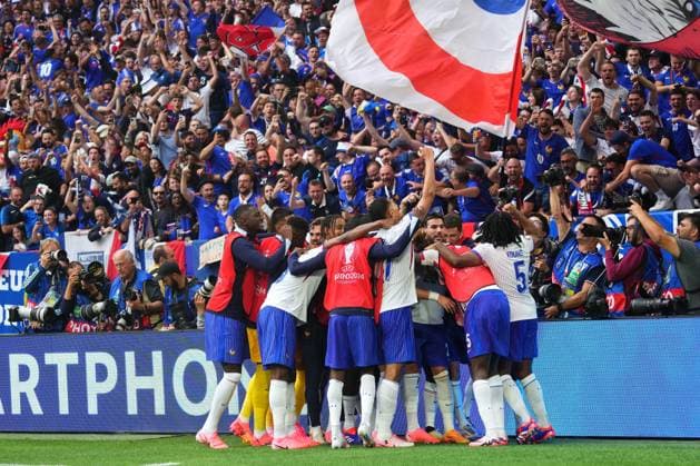 GER: France v Belgium. UEFA EURO, EM, Europameisterschaft,Fussball 2024 Randal Kolo Muani of France celebrates with his teammates after scoring the 1-0 during the UEFA Euro 2024 match between France and Belgium, Round of 16, played at Dusseldorf Arena on July 1, 2024 in Düsseldorf, Germany. kpng Copyright: xSergioxRuizx xPRESSINPHOTOx PS_240701_FRA_BEL_916