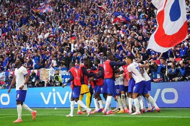 GER: France v Belgium. UEFA EURO, EM, Europameisterschaft,Fussball 2024 Randal Kolo Muani of France celebrates with his teammates after scoring the 1-0 during the UEFA Euro 2024 match between France and Belgium, Round of 16, played at Dusseldorf Arena on July 1, 2024 in Düsseldorf, Germany. kpng Copyright: xSergioxRuizx xPRESSINPHOTOx PS_240701_FRA_BEL_918