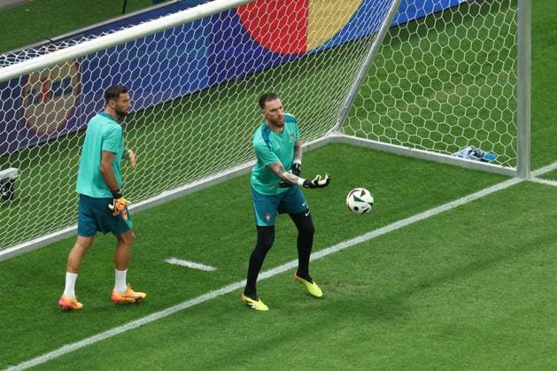Josà Sa of Portugal warms up Portugal v Slovenia, UEFA European Championship, EM, Europameisterschaft 2024, Round of 16, Football, Frankfurt Arena, Frankfurt, Germany - 01 Jul 2024 EDITORIAL USE ONLY No use with unauthorised audio, video, data, fixture lists, club league logos or live services. Online in-match use limited to 120 images, no video emulation. No use in betting, games or single club league player publications. Copyright: xPaulxCurrie Shutterstockx 14566636k