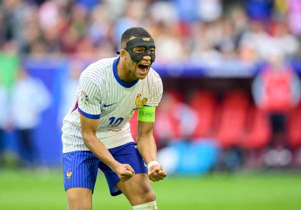 Cheering Kylian MBAPPE FRA after the goal to 1 0, with mask, face mask, Round of 16, Match M42, France FRA Belgium BEL 1 0, on 01 07 2024 in Duesseldorf Germany European Football Championship 2024 from 14 06 14 07 2024 in Germany Â