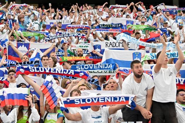 010724 KAI SCHWOERER Slovenia fans show their support during the UEFA EURO, EM, Europameisterschaft,Fussball 2024 round of 16 match between Portugal and Slovenia at Frankfurt Arena on July 1, 2024 in Frankfurt, Germany. 010724-CPL-PORvSVN-001