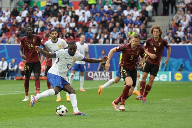 Dusseldorf, Germany, 1st July 2024. Randal Kolo Muani of France shoots goalwards with his effort defelcting off Jan Vertonghen of Belgium to give the side a late 1-0 lead during the UEFA European Championships Round of 16 match at Dusseldorf Arena, Dusseldorf. Picture credit should read: Jonathan Moscrop Sportimage EDITORIAL USE ONLY. No use with unauthorised audio, video, data, fixture lists, club league logos or live services. Online in-match use limited to 120 images, no video emulation. No use in betting, games or single club league player publications. SPI-3210-0001