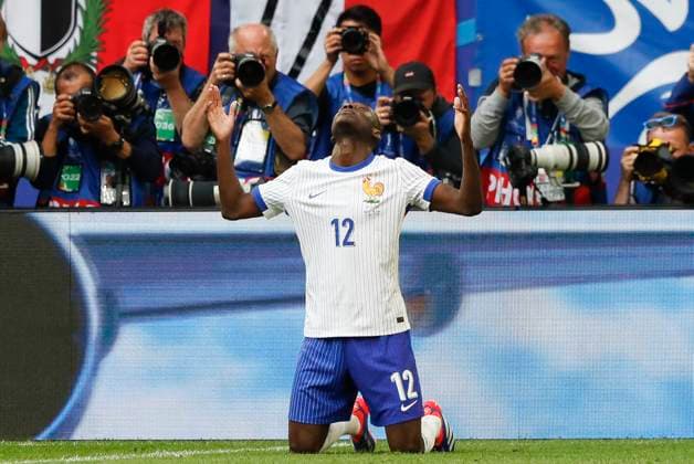 France v Belgium UEFA EURO, EM, Europameisterschaft,Fussball 2024 Round of 16 Randal Kolo Muani of France celebrates scoring his sides 1st goal during the UEFA Euro 2024 Round of 16 match between France and Belgium at Merkur Spiel-Arena, Düsseldorf UK Newspapers OUT Copyright: xPaulxChestertonx FIL-20313-0052