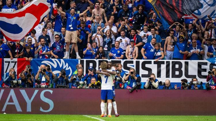 Football - UEFA EURO, EM, Europameisterschaft,Fussball 2024 - Round of 16 - France v Belgium DÜSSELDORF, GERMANY - Monday, July 1, 2024: France s Randal Kolo Muani celebrates his side s winning goal during the UEFA Euro 2024 Round of 16 match between France and Belgium at the Düsseldorf Arena. France won 1-0. (Photo by David Rawcliffe Propaganda) DÜSSELDORF Düsseldorf Arena NORTH RHINE-WESTPHALIA GERMANY  Copyright: xDavidxRawcliffex P2024-07-01-France_Belgium-54