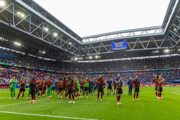 Football - UEFA EURO, EM, Europameisterschaft,Fussball 2024 - Round of 16 - France v Belgium DÜSSELDORF, GERMANY - Monday, July 1, 2024: Belgium players look dejected after the UEFA Euro 2024 Round of 16 match between France and Belgium at the Düsseldorf Arena. France won 1-0. (Photo by David Rawcliffe Propaganda) DÜSSELDORF Düsseldorf Arena NORTH RHINE-WESTPHALIA GERMANY  Copyright: xDavidxRawcliffex P2024-07-01-France_Belgium-59