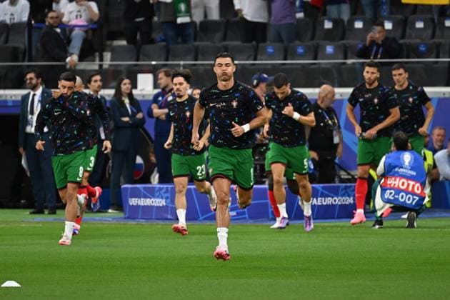 01 07 2024, xjhx, Football EM 2024 1 8 Final, Portugal Slovenia emspor, v l Warmup warm up Warm up before the match Cristiano Ronaldo Portugal DFL DFB REGULATIONS PROHIBIT ANY USE OF PHOTOGRAPHS as IMAGE SEQUENCES and or QUASI VIDEO Frankfurt am Main