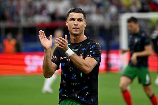 01 07 2024, xjhx, Football EM 2024 1 8 Final, Portugal Slovenia emspor, v l Warmup warm up Warm up before the match Cristiano Ronaldo Portugal DFL DFB REGULATIONS PROHIBIT ANY USE OF PHOTOGRAPHS as IMAGE SEQUENCES and or QUASI VIDEO Frankfurt am Main