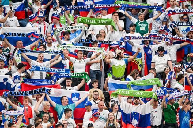 FRANKFURT - Slovenia fans during the UEFA EURO, EM, Europameisterschaft,Fussball 2024 round of 16 match between Portugal and Slovenia at the Frankfurt Arena on July 1, 2024 in Frankfurt, Germany. ANP Hollandse Hoogte UEFA EURO 2024 2024 xVIxANPxSportx xGerritxvanxKeulenxIVx 502555662 originalFilename: 502555662.jpg
