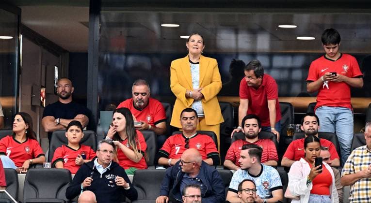 EURO 2024, Portugal - Slovenia, Cristiano Ronaldos mum in the stands