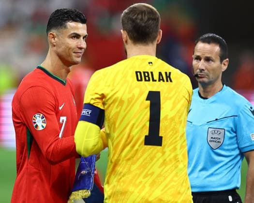 Cristiano Ronaldo of Portugal shakes the hand of Jan Oblak of Slovenia prior to the match Portugal v Slovenia, UEFA European Championship, EM, Europameisterschaft 2024, Round of 16, Football, Frankfurt Arena, Frankfurt, Germany - 01 Jul 2024 EDITORIAL USE ONLY No use with unauthorised audio, video, data, fixture lists, club league logos or live services. Online in-match use limited to 120 images, no video emulation. No use in betting, games or single club league player publications. Copyright: xMichaelxZemanek Shutterstockx 14566640ac