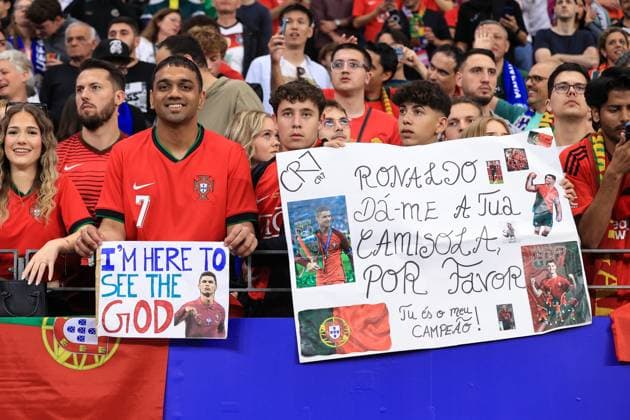 Fußball UEFA EURO 2024 Achtelfinale Portugal gegen Slowenien 1. Juli 2024 UEFA EURO 2024 Achtelfinale Portugal gegen Slowenien Portugal-Fans Foto Simon Stacpoole Abseits Frankfurt Deutschland  Copyright: xSimonxStacpoolexOffside