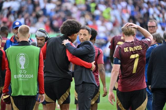 Coach Domenico Tedesco Belgium after the match with Kevin De Bruyne Belgium , right , and Axel Witsel Belgium 01 07 2024, European Football Championship 2024, Round of 16 France Belgium Düsseldorf North Rhine-Westphalia Germany Team2