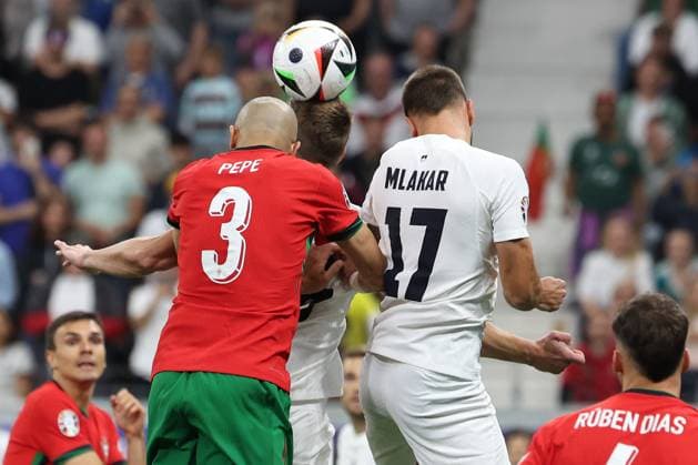 Frankfurt Arena Frankfurt am Main, UEFA EURO 2024 Germany, Monday 1 Jul 2024 Round of 16, Portugal Slovenia, Pepe Portugal , Jan Mlakar Slovenia , header, header duel Copyright: JoaquimxFerreira