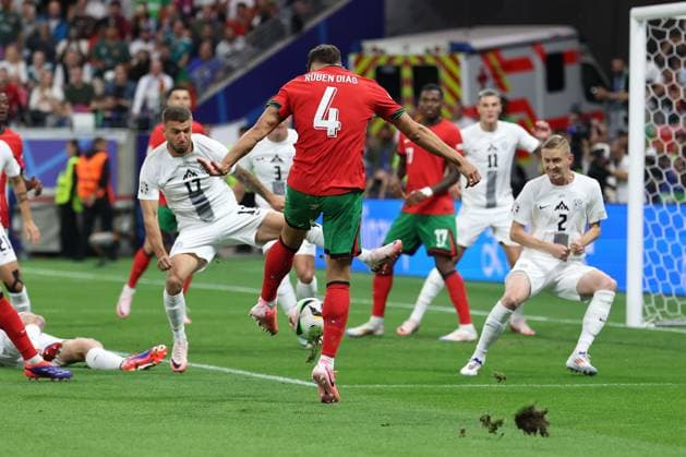 Frankfurt Arena Frankfurt am Main, UEFA EURO 2024 Germany, Monday 1 Jul 2024 Round of 16, Portugal Slovenia, Goal kick by Ruben Dias Portugal Copyright: JoaquimxFerreira