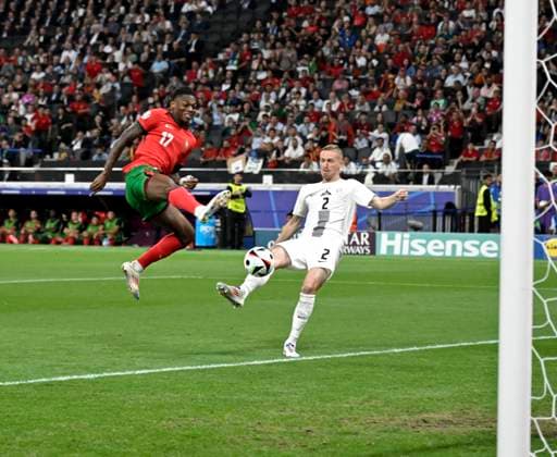 01 07 2024, Football UEFA EURO 2024, Round of 16, Portugal Slovenia, in the Frankfurt Arena Frankfurt am Main, Rafael Leao Portugal vs Zan Karnicnik Slovenia