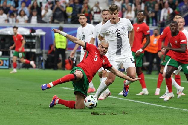 Frankfurt Arena Frankfurt am Main, UEFA EURO 2024 Germany, Monday 1 Jul 2024 Round of 16, Portugal Slovenia, Goal kick by Pepe Portugal Copyright: JoaquimxFerreira