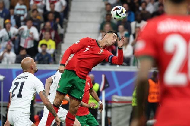 Frankfurt Arena Frankfurt am Main, UEFA EURO 2024 Germany, Monday 1 Jul 2024 Round of 16, Portugal Slovenia, Cristiano Ronaldo Portugal , Header, Vanja Drkusic Slovenia Copyright: JoaquimxFerreira