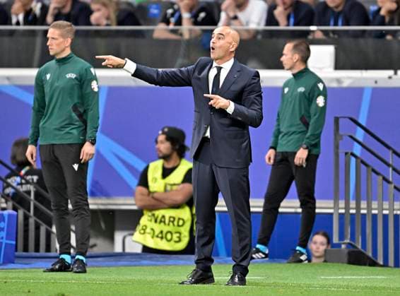 01 07 2024, Football UEFA EURO 2024, Round of 16, Portugal Slovenia, in the Frankfurt Arena Frankfurt am Main, Roberto Martinez Portugal gestures