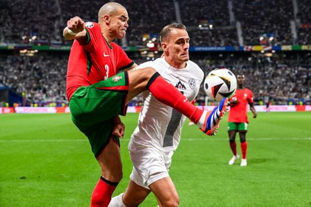 FRANKFURT - (l-r) Pepe of Portugal, Jure Balkovec of Slovenia during the UEFA EURO, EM, Europameisterschaft,Fussball 2024 round of 16 match between Portugal and Slovenia at the Frankfurt Arena on July 1, 2024 in Frankfurt, Germany. ANP Hollandse Hoogte UEFA EURO 2024 2024 xVIxANPxSportx xGerritxvanxKeulenxIVx 502558701 originalFilename: 502558701.jpg