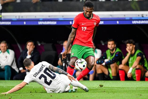 FRANKFURT - (l-r) Petar Stojanovic of Slovenia, Rafael Leao of Portugal during the UEFA EURO, EM, Europameisterschaft,Fussball 2024 round of 16 match between Portugal and Slovenia at the Frankfurt Arena on July 1, 2024 in Frankfurt, Germany. ANP Hollandse Hoogte UEFA EURO 2024 2024 xVIxANPxSportx xGerritxvanxKeulenxIVx 502558919 originalFilename: 502558919.jpg