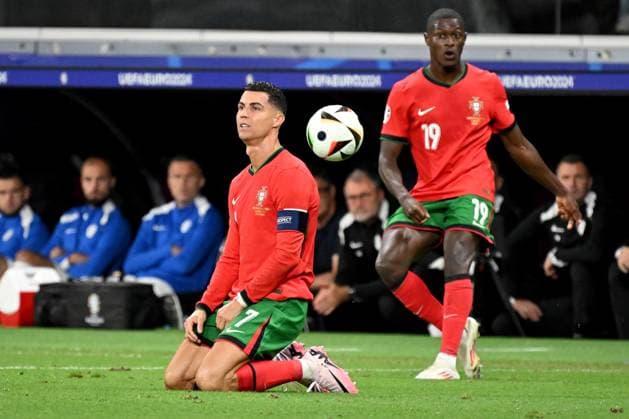 01 07 2024, xjhx, Football EM 2024 1 8 Final, Portugal Slovenia emspor, v l Cristiano Ronaldo Portugal UEFA REGULATIONS PROHIBIT ANY USE OF PHOTOGRAPHS as IMAGE SEQUENCES and or QUASI VIDEO Frankfurt am Main