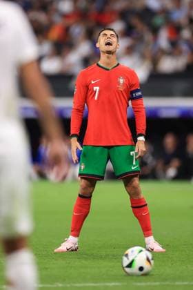 Fußball UEFA EURO 2024 Achtelfinale Portugal gegen Slowenien 1. Juli 2024 UEFA EURO 2024 Achtelfinale Portugal gegen Slowenien Cristiano Ronaldo von Portugal schreit vor der Ausführung eines Freistoßes Foto Simon Stacpoole Abseits Frankfurt Deutschland  Copyright: xSimonxStacpoolexOffside