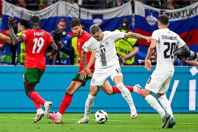 FRANKFURT - (l-r) Nuno Mendes of Portugal, Ruben Dias of Portugal, Benjamin Sesko of Slovenia, Petar Stojanovic of Slovenia during the UEFA EURO, EM, Europameisterschaft,Fussball 2024 round of 16 match between Portugal and Slovenia at the Frankfurt Arena on July 1, 2024 in Frankfurt, Germany. ANP Hollandse Hoogte UEFA EURO 2024 2024 xVIxANPxSportx xGerritxvanxKeulenxIVx 502561408 originalFilename: 502561408.jpg