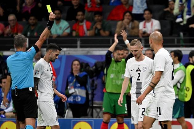 01 07 2024, xjhx, European Football Championship 2024 1 8 Final, Portugal Slovenia emspor, v l Referee Referee Daniele Orsato Italy shows Zan Karnicnik Slovenia the yellow card UEFA REGULATIONS PROHIBIT ANY USE OF PHOTOGRAPHS as IMAGE SEQUENCES and or QUASI VIDEO Frankfurt am Main