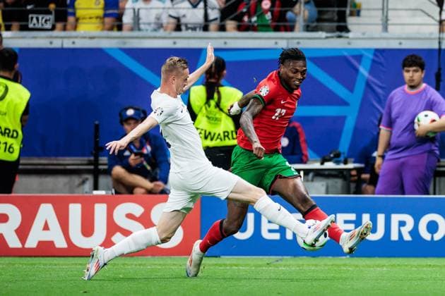 UEFA EURO 2024 Portugal Slovenia 01 07 2024 duel Zan Karnicnik Slovenia, 2 , Rafael Alexandre da Conceicao Leao Portugal, 17 UEFA EURO 2024 Portugal Slovenia Frankfurt Arena Frankfurt on 01 07 2024 Copyright: xBEAUTIFULxSPORTS Wunderlx