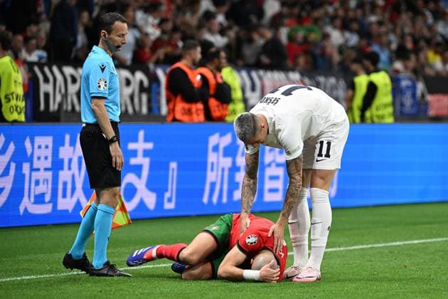 01 07 2024, xjhx, European Football Championship 2024 1 8 Final, Portugal Slovenia emspor, v l Pepe Portugal Benjamin Sesko Slovenia UEFA REGULATIONS PROHIBIT ANY USE OF PHOTOGRAPHS as IMAGE SEQUENCES and or QUASI VIDEO Frankfurt am Main