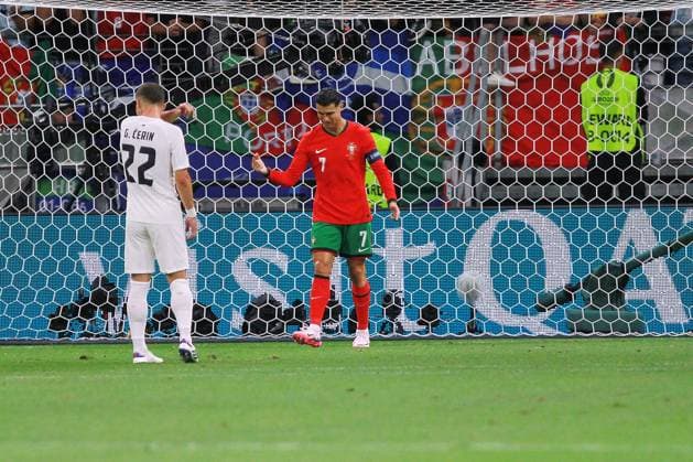 Frankfurt am Main, Hesse, Germany, 01 07 2024 Frankfurt Arena European Football Championship 2024, round of 16, Portugal Slovenia CR7 disappoints in goal, left Adam Gnezda Cerin 22, Slovenia Copyright: xdtsxNachrichtenagenturx dts_42880