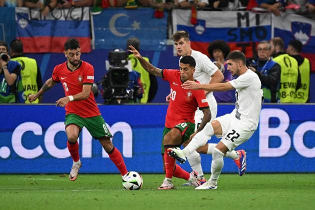 01 07 2024, xjhx, European Football Championship 2024 1 8 Final, Portugal Slovenia emspor, v l Joao Pedro Cavaco Cancelo Portugal Adam Gnezda Cerin Slovenia duel, action, action, battle for the ball UEFA REGULATIONS PROHIBIT ANY USE OF PHOTOGRAPHS as IMAGE SEQUENCES and or QUASI VIDEO Frankfurt am Main