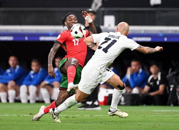 Germany Soccer Euro 2024 Portugal - Slovenia 8720786 01.07.2024 Portugal s Rafael Leao, left, and Slovenia s Vanja Drkusic struggle for a ball during the UEFA EURO, EM, Europameisterschaft,Fussball 2024 round of 16 soccer match between Portugal and Slovenia at the Frankfurt Arena in Frankfurt am Main, Germany. Alexey Filippov Sputnik Germany  Copyright: xAlexeyxFilippovx