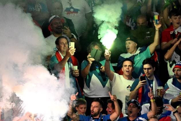 01 07 2024, xjhx, European Football Championship 2024 1 8 Final, Portugal Slovenia emspor, v l emotions, fans, atmosphere, flags, logo, spectators, jerseys Slovenia to end pyrotechnics smoke Bengalos UEFA REGULATIONS PROHIBIT ANY USE OF PHOTOGRAPHS as IMAGE SEQUENCES and or QUASI VIDEO Frankfurt am Main