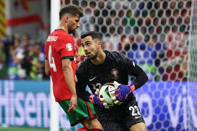 Frankfurt Arena Frankfurt am Main, UEFA EURO 2024 Germany, Monday 1 Jul 2024 Round of 16, Portugal Slovenia, Ruben Dias Portugal , goalkeeper, Goalkeeper Diogo Costa Portugal Copyright: JoaquimxFerreira