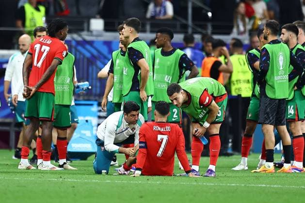 Cristiano Ronaldo of Portugal receives treatment prior to extra time Portugal v Slovenia, UEFA European Championship, EM, Europameisterschaft 2024, Round of 16, Football, Frankfurt Arena, Frankfurt, Germany - 01 Jul 2024 EDITORIAL USE ONLY No use with unauthorised audio, video, data, fixture lists, club league logos or live services. Online in-match use limited to 120 images, no video emulation. No use in betting, games or single club league player publications. Copyright: xMichaelxZemanek Shutterstockx 14566640bz