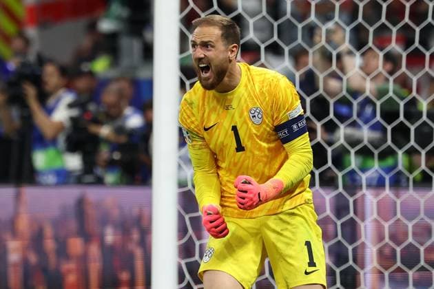 Frankfurt Arena Frankfurt am Main, UEFA EURO 2024 Germany, Monday 1 Jul 2024 Round of 16, Portugal Slovenia, goalkeeper, Goalkeeper Jan Oblak Slovenia cheers after holding penalty kick Copyright: JoaquimxFerreira