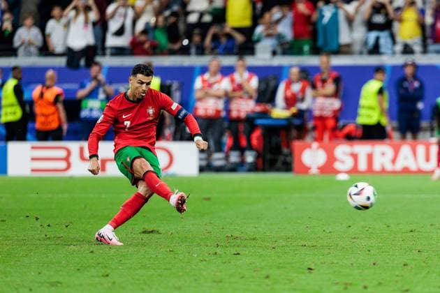 UEFA EURO 2024 Portugal Slovenia 01 07 2024 Cristiano Ronaldo dos Santos Aveiro Portugal, 7 shoots a penalty UEFA EURO 2024 Portugal Slovenia Frankfurt Arena Frankfurt 01 07 2024 Copyright: xBEAUTIFULxSPORTS Wunderlx